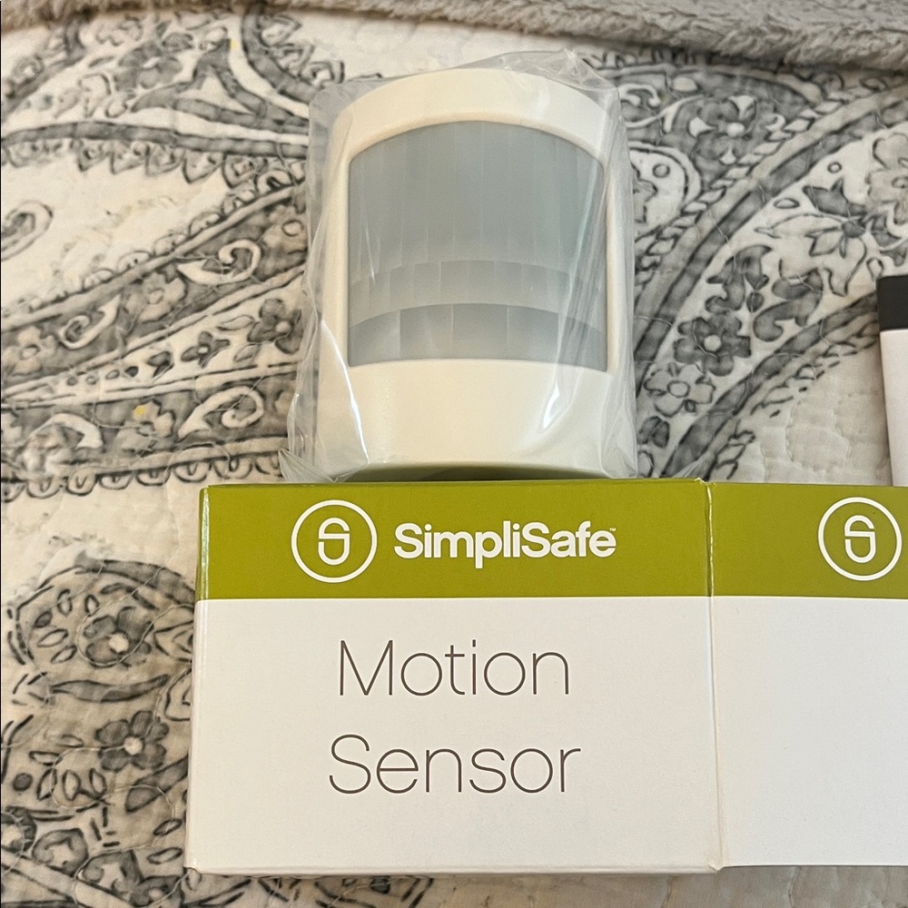 SimpliSafe Home Security System - Picture 4 of 6